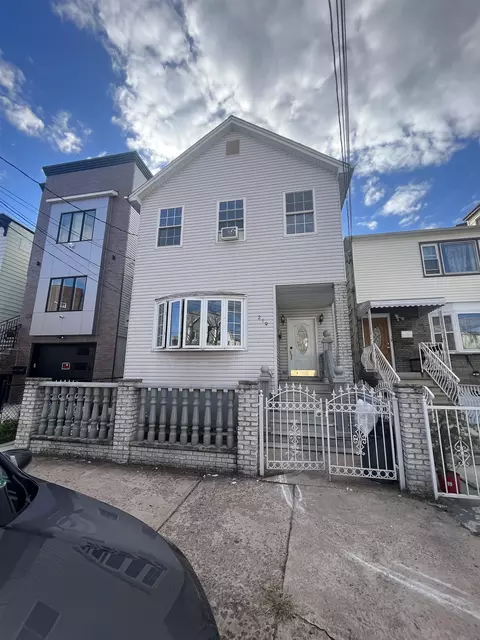 219 Cator Ave, Jersey City, NJ 07305