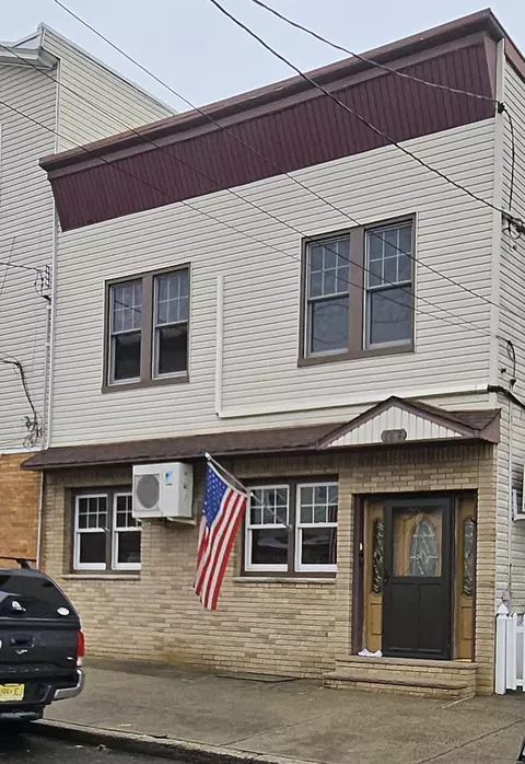 148 Avenue F, Bayonne, NJ 07002