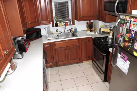 291 Maple St, Secaucus, NJ 07094