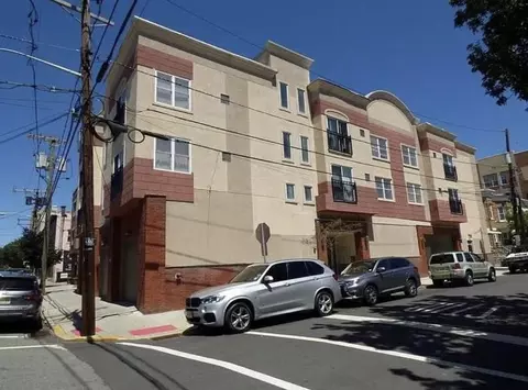 320 62nd St #206, West New York, NJ 07093