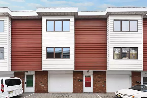 19 E 21st St #27D, Bayonne, NJ 07002