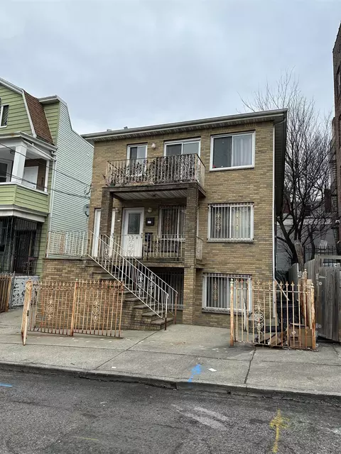 158 Grant Ave, Jersey City, NJ 07305