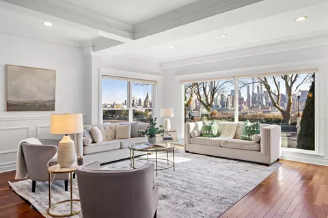 789 Blvd E, Weehawken, NJ 07086