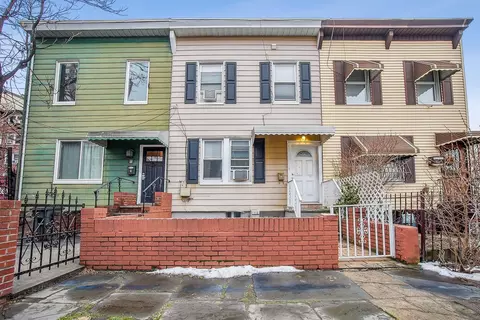 4 Rademan Pl, Jersey City, NJ 07310