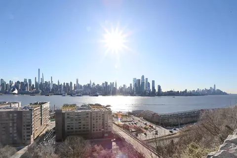 851 Blvd E #4D, Weehawken, NJ 07086