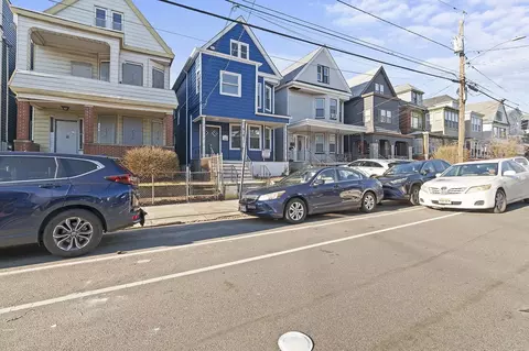 149 Wegman Pkwy, Jersey City, NJ 07305