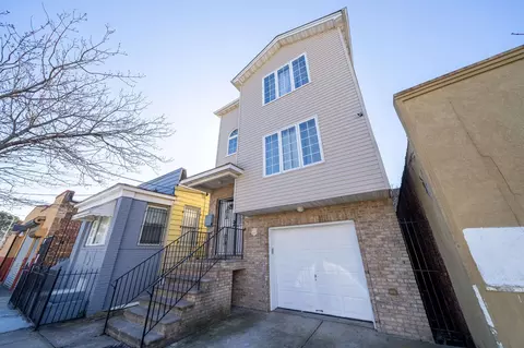 11 Bostwick Ave, Jersey City, NJ 07305