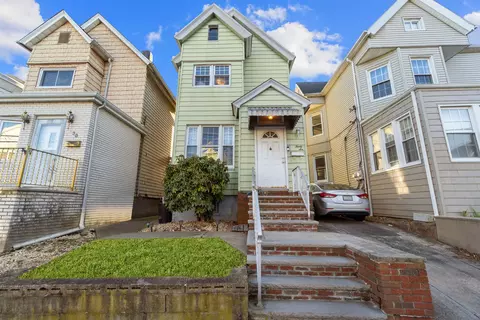 36 E 45th St, Bayonne, NJ 07002