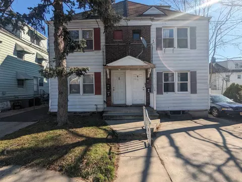 8 Kelly Pkwy, Bayonne, NJ 07002
