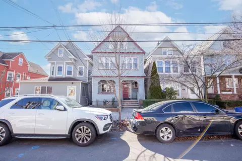 34 W 42nd St, Bayonne, NJ 07002