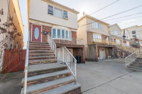 700 Avenue E, Bayonne, NJ 07002