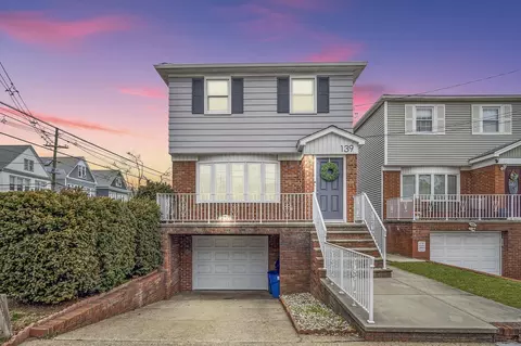 139 W 8th St, Bayonne, NJ 07002