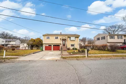 4 Winslow Rd, Edison, NJ 08837