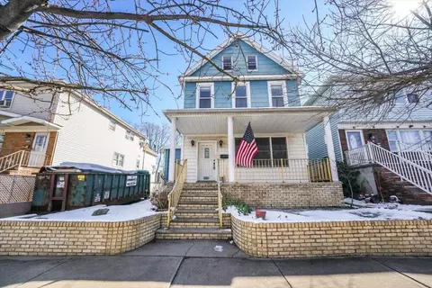 346 Avenue E, Bayonne, NJ 07002