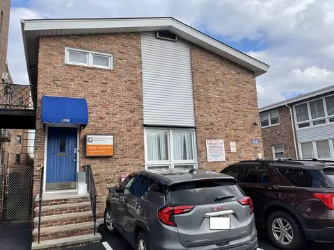 19 W 33rd St, Bayonne, NJ 07002