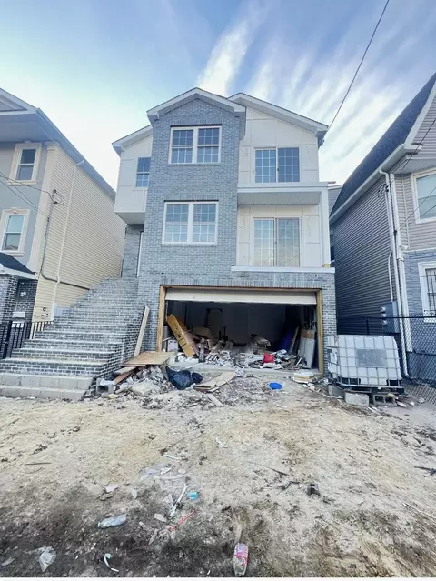 915 S 18th St, Newark, NJ 07103