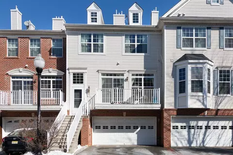 6 Xavier Ct, Jersey City, NJ 07305