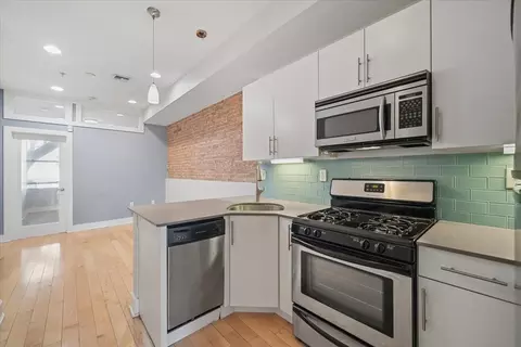 322 Grand St #4, Hoboken, NJ 07030
