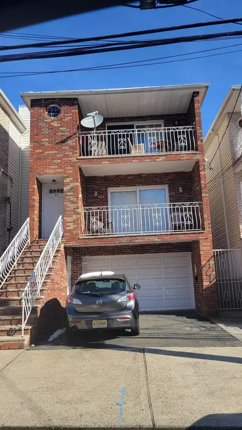 62 70th St, Guttenberg, NJ 07093