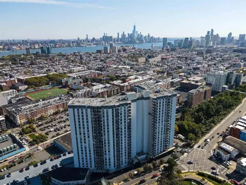 100 Manhattan Ave #101, Union City, NJ 07087