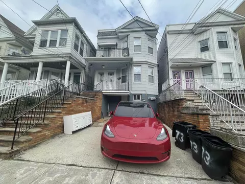 73 W 16th St, Bayonne, NJ 07002