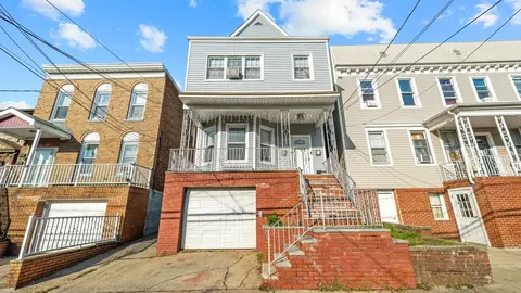 125 W 25th St, Bayonne, NJ 07002