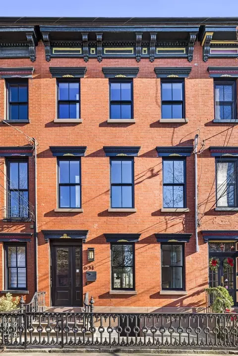 631 Bloomfield St, Hoboken, NJ 07030