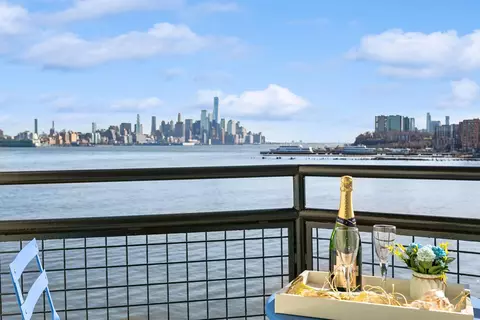 600 Harbor Blvd #942, Weehawken, NJ 07086