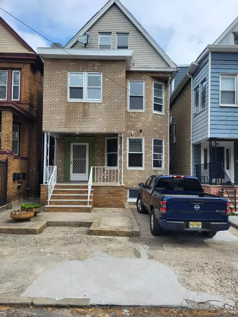 30 Wegman Pkwy, Jersey City, NJ 07305