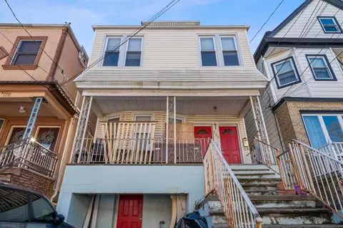 128 W 28th St, Bayonne, NJ 07002