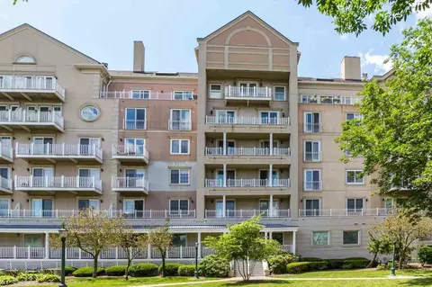 101 Shearwater Ct E #32, Jersey City, NJ 07305