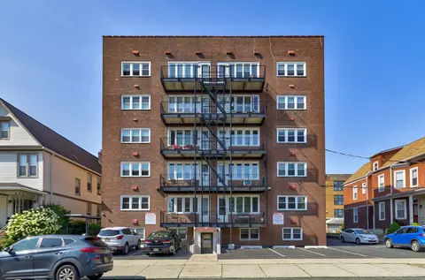 70 W 32nd St #3B, Bayonne, NJ 07002
