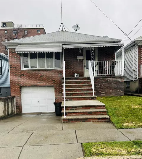 7 Pointview Ter, Bayonne, NJ 07002