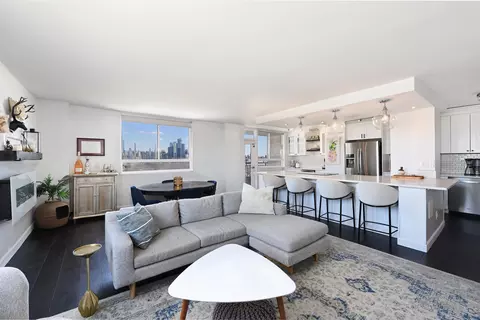 100 Manhattan Ave #1305, Union City, NJ 07087