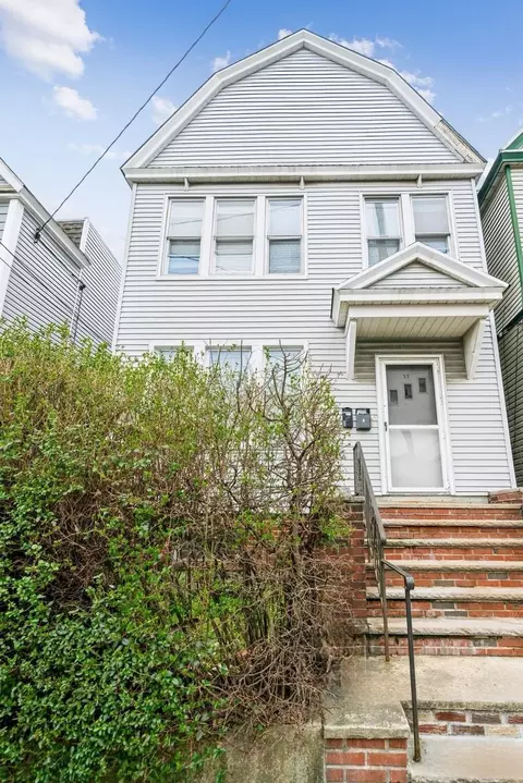 11 Bayview Ave, Jersey City, NJ 07305