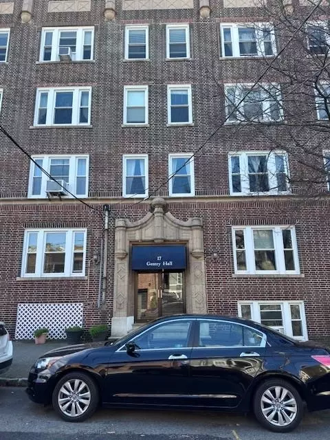 17 51st St #4, Weehawken, NJ 07086