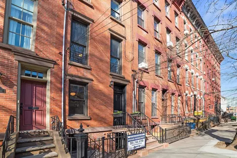 210 7th St, Jersey City, NJ 07302