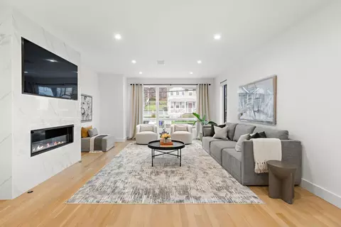 391 Undercliff Ave, Edgewater, NJ 07020