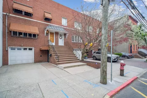 823 Bloomfield St, Hoboken, NJ 07030