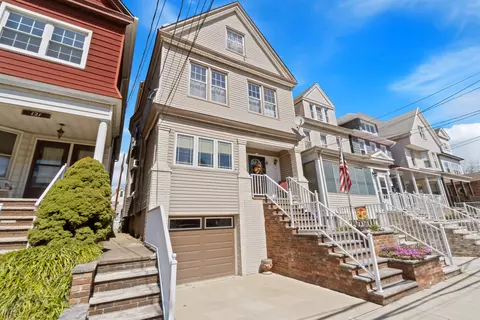 119 W 6th St, Bayonne, NJ 07002