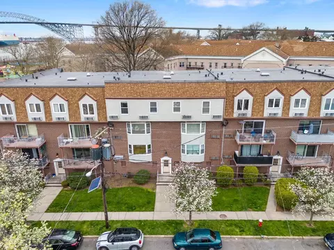 15 Zabriskie Ave #2C, Bayonne, NJ 07002
