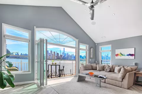 27 Lydia Dr, Guttenberg, NJ 07093