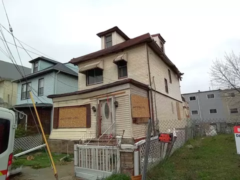 13 Wegman Ct, Jersey City, NJ 07305
