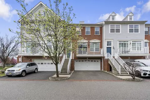 31 Hudson Ct, Jersey City, NJ 07305