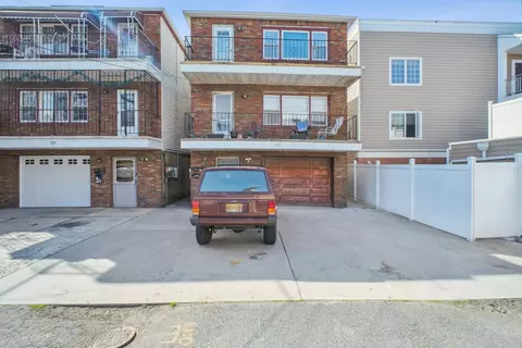 133 Collard St, Jersey City, NJ 07306