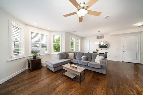 207 2nd St #4B, Hoboken, NJ 07030