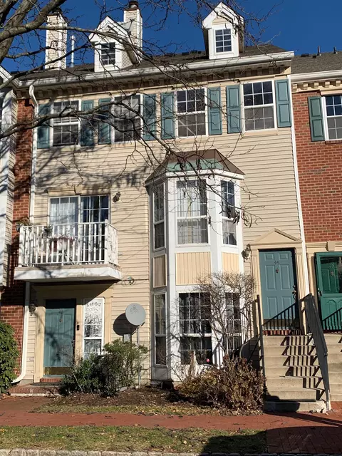 46 Dogwood St, Jersey City, NJ 07305