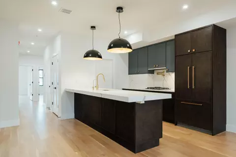 211 5th St #4, Jersey City, NJ 07302