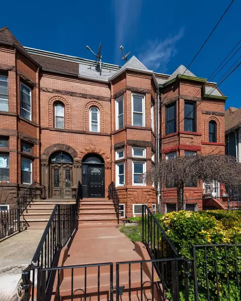 329 5 Arlington Ave, Jc Bergen-lafayett, NJ 07304