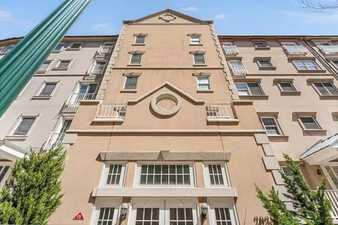 203 Shearwater Ct W #31, Jersey City, NJ 07305